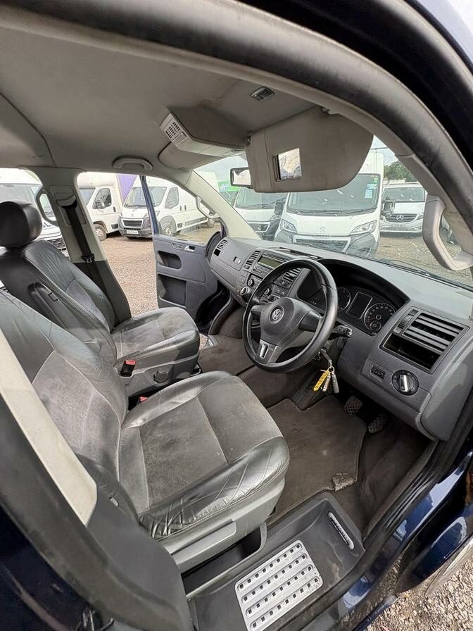 2010 Volkswagen Caravelle – Model: Caravelle Executive TDI 180 – BF10TKY