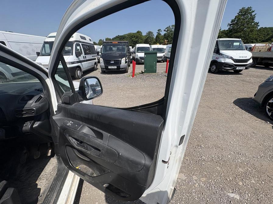 2020 Citroen Berlingo – Model: Berlingo 650 Enterprise Blue HDi S/S – SM70AEV