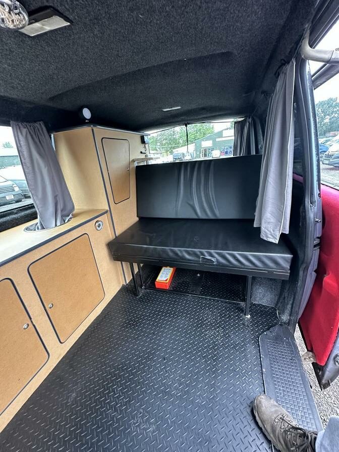 1997 Volkswagen Caravelle – Model: Caravelle Auto SWB – R742TKY