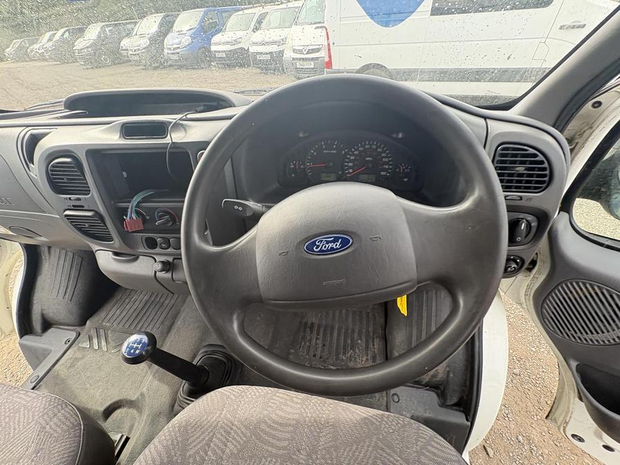 2006 Ford Transit – Model: Transit Minibus – DY06EWD