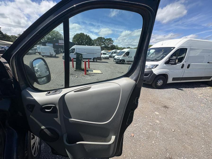 2012 Vauxhall Vivaro Combi – Model: Vivaro 2900 Combi CDTi Semi-Auto 113 – NV61RBO