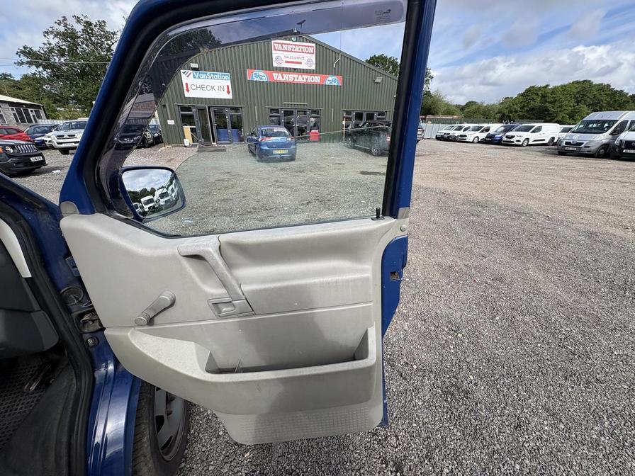 2001 Volkswagen Transporter – Model: 800 Special TD SWB – YC51HVU