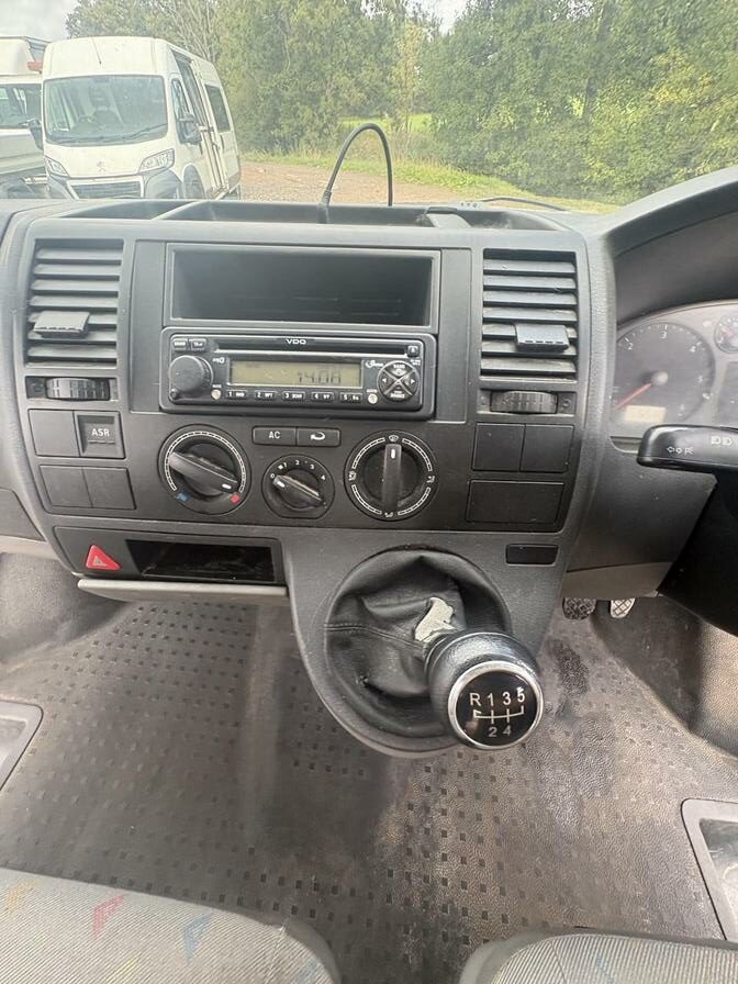 2006 Volkswagen Transporter – Model: Transporter T30 104 TDI LWB – AK06ZLO