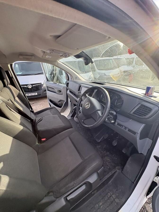 2022 Vauxhall Vivaro – Model: Vivaro F2700 Sportive S/S – YE72XVW