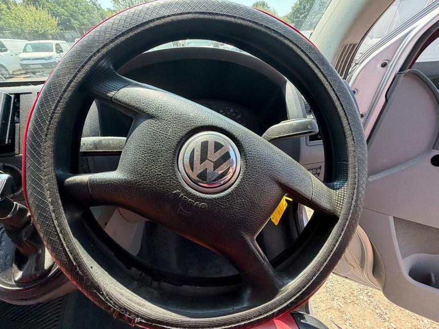 2005 Volkswagen Transporter – Model: Transporter T30 130 TDI LWB Auto – LR55BVW