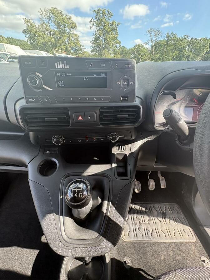 2021 Vauxhall Combo – Model: Combo 2300 Dynamic TD – DH21AUV