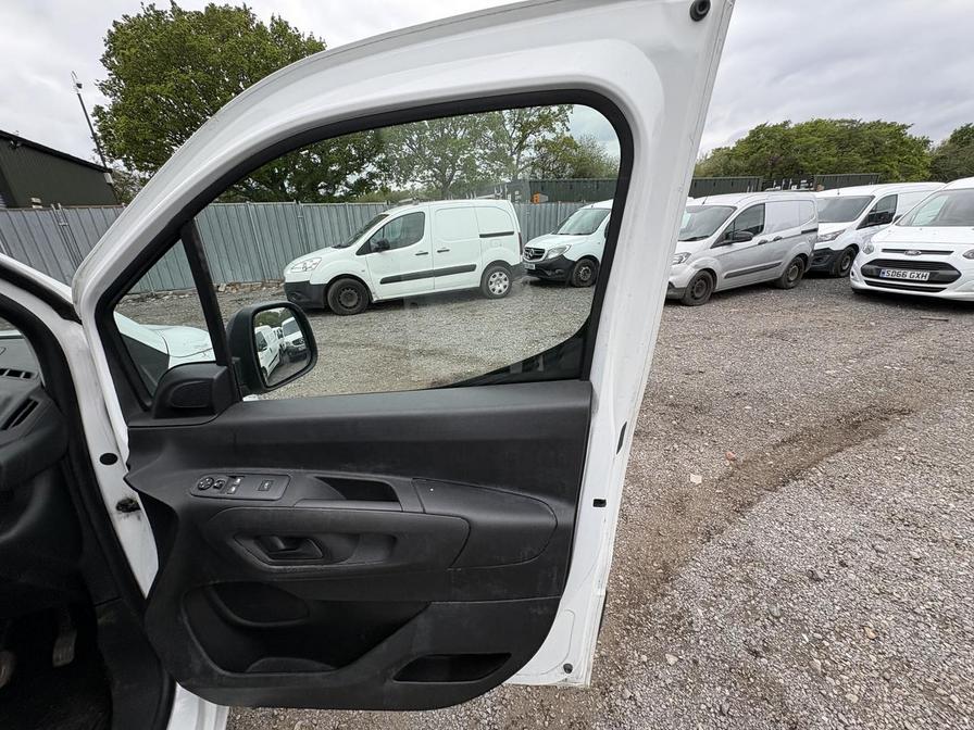 2019 Vauxhall Combo – Model: Combo 2000 Edition TD S/S – BK69BEJ