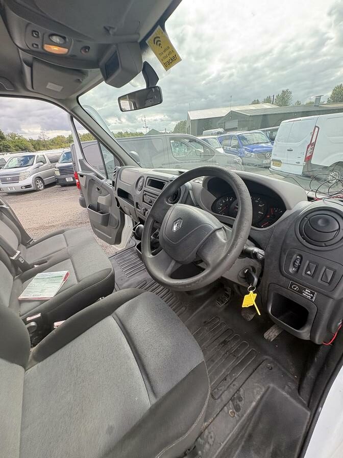 2012 Renault Master – Model: Master MLL35 dCi DRW – NX62FON