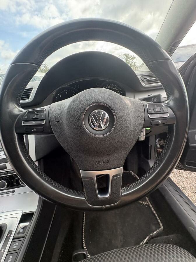 2014 Volkswagen Passat – Model: Passat S BlueMotion Technology TDI Semi-Auto – FT63LNG