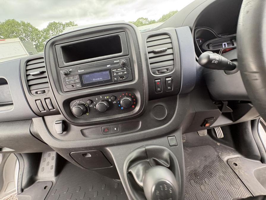 2018 Vauxhall Vivaro – Model: Vivaro 2700 BiTurbo CDTi S/S – SJ68PUA