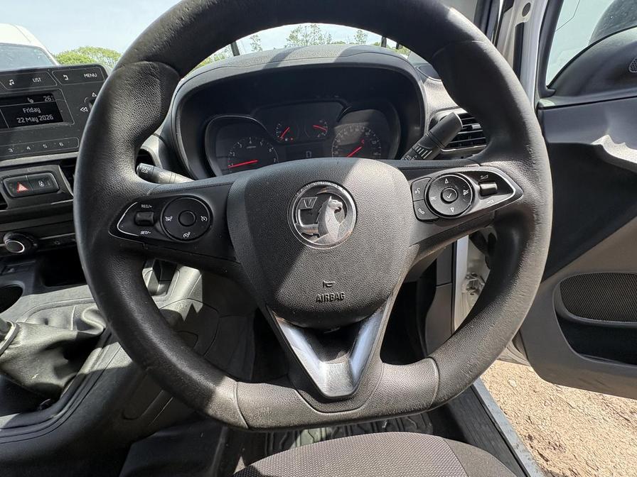 2020 Vauxhall Combo – Model: Combo 2300 Sportive TD S/S – DY70PZH