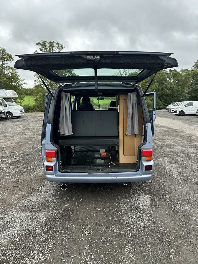 1997 Volkswagen Caravelle – Model: Caravelle Auto SWB – R742TKY