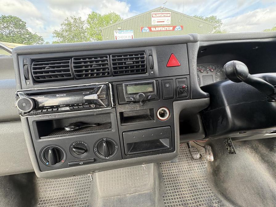 2001 Volkswagen Transporter – Model: 800 Special TD SWB – YC51HVU