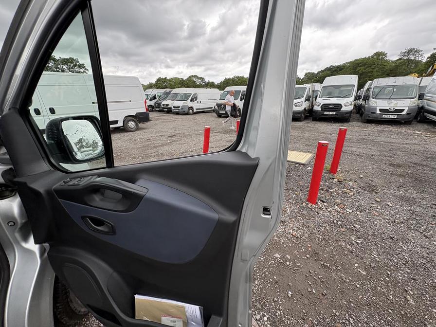2018 Vauxhall Vivaro – Model: Vivaro 2700 BiTurbo CDTi S/S – SJ68PUA