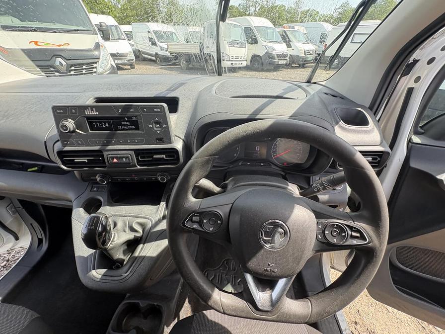 2020 Vauxhall Combo – Model: Combo 2300 Sportive TD S/S – DY70PZH