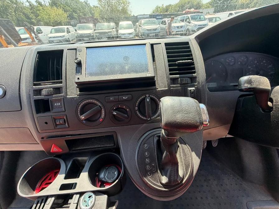 2005 Volkswagen Transporter – Model: Transporter T30 130 TDI LWB Auto – LR55BVW