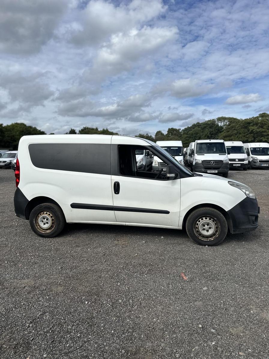 2015 Vauxhall Combo – Model: Combo 2000 L1H1 CDTi – DX65WSJ