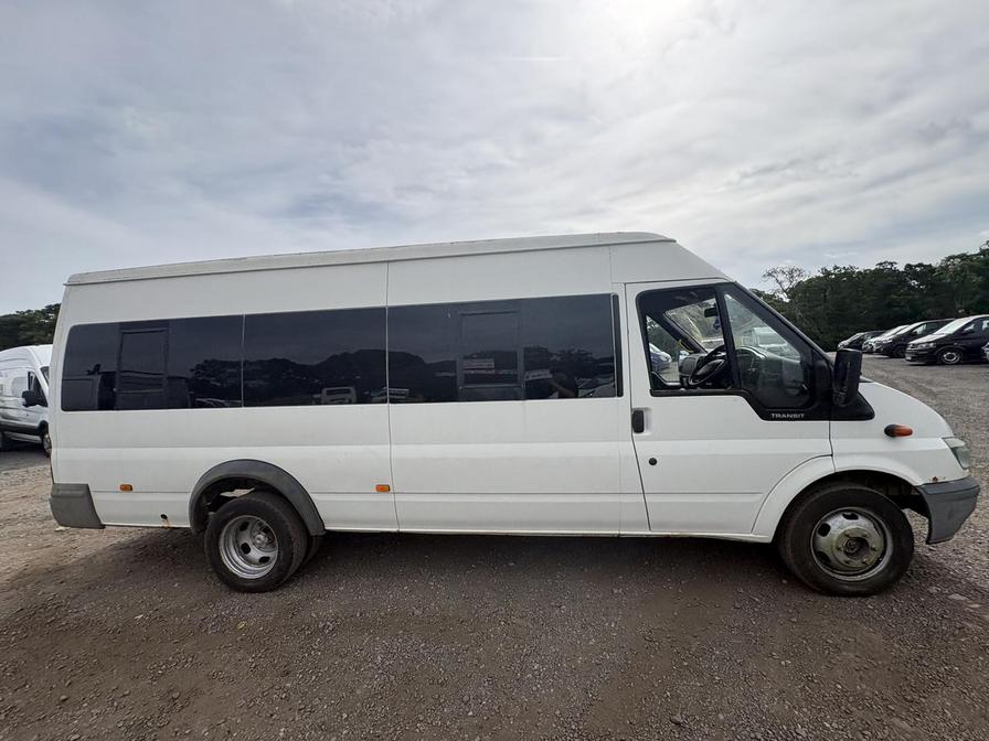 2006 Ford Transit – Model: Transit Minibus – DY06EWD