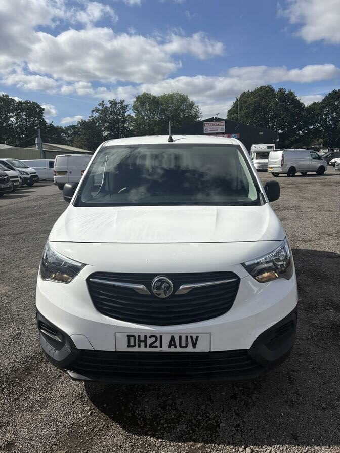 2021 Vauxhall Combo – Model: Combo 2300 Dynamic TD – DH21AUV