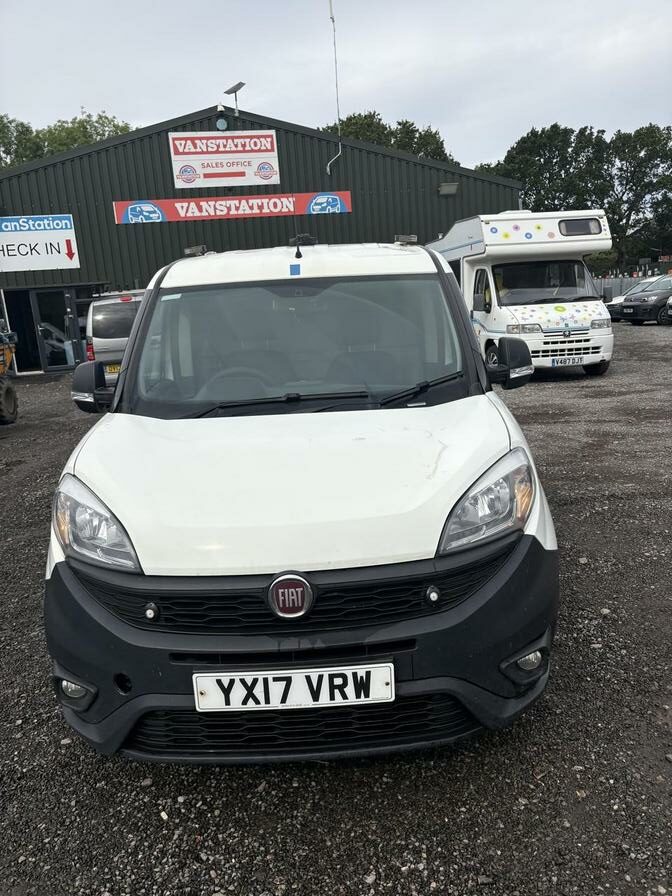 2017 Fiat Doblo Cargo – Model: Doblo 16v SX MultiJet II – YX17VRW