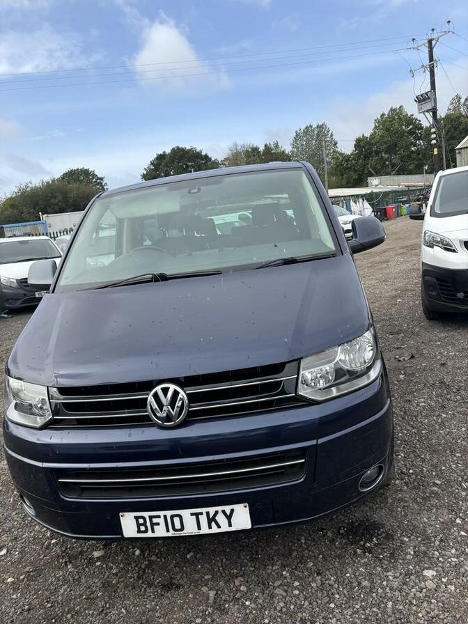 2010 Volkswagen Caravelle – Model: Caravelle Executive TDI 180 – BF10TKY