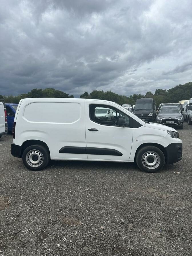 2022 Peugeot Partner – Model: Partner S Premium Blue HDi – KW71AZP