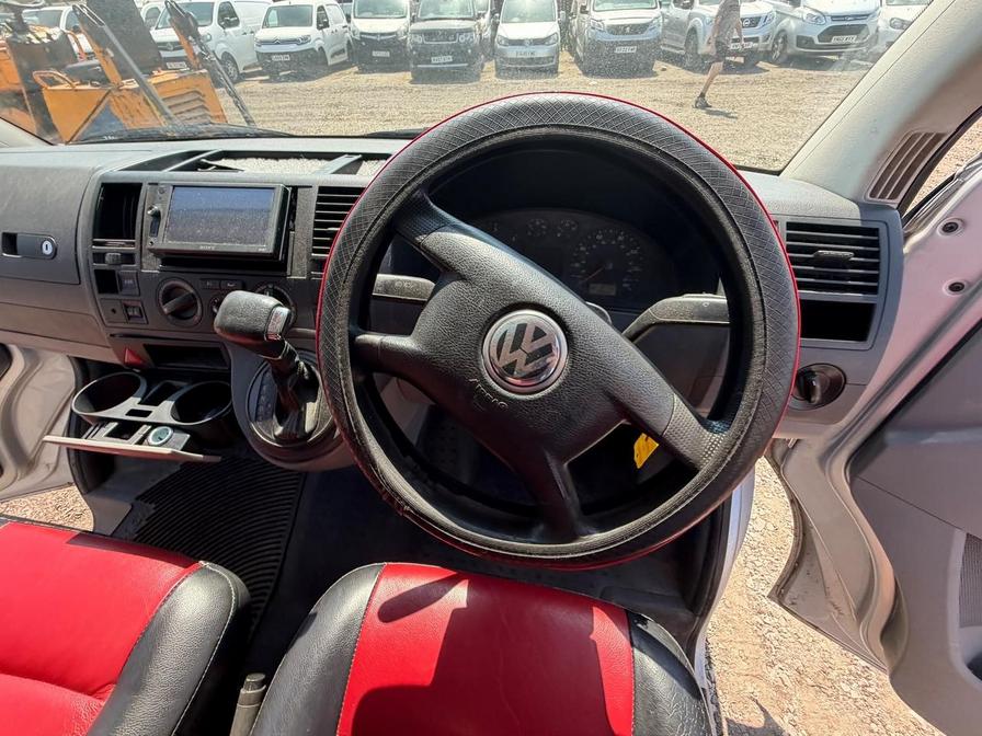 2005 Volkswagen Transporter – Model: Transporter T30 130 TDI LWB Auto – LR55BVW