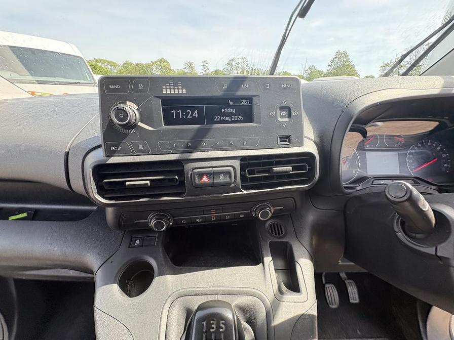 2020 Vauxhall Combo – Model: Combo 2300 Sportive TD S/S – DY70PZH