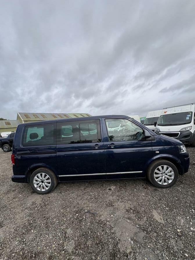 2010 Volkswagen Caravelle – Model: Caravelle Executive TDI 180 – BF10TKY