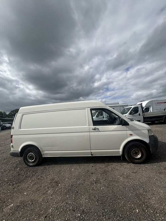 2006 Volkswagen Transporter – Model: Transporter T30 104 TDI LWB – AK06ZLO
