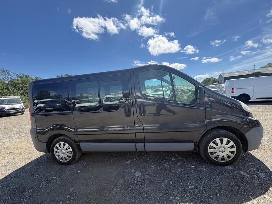 2012 Vauxhall Vivaro Combi – Model: Vivaro 2900 Combi CDTi Semi-Auto 113 – NV61RBO