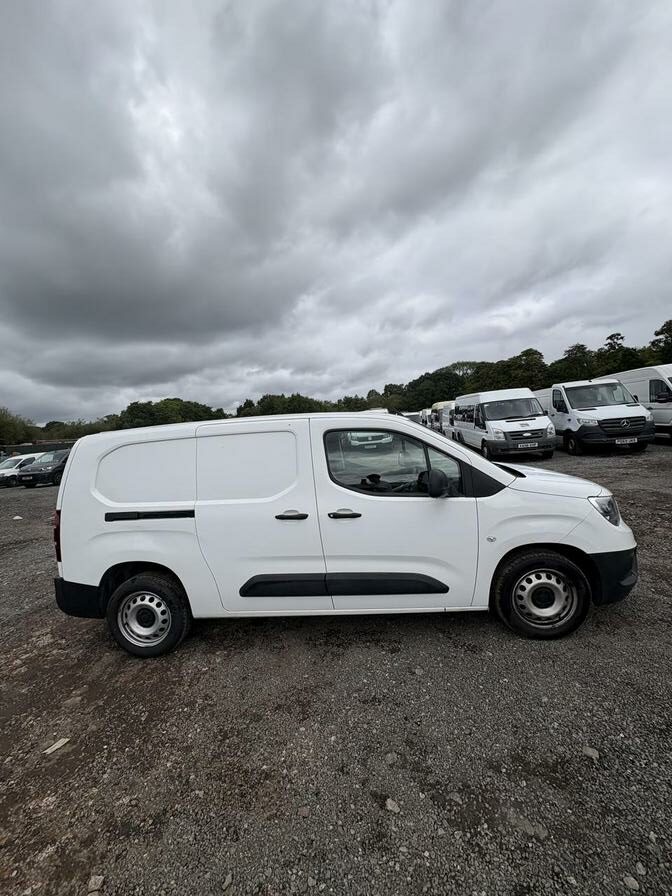 2021 Vauxhall Combo – Model: Combo 2300 Dynamic TD – DS21SZU