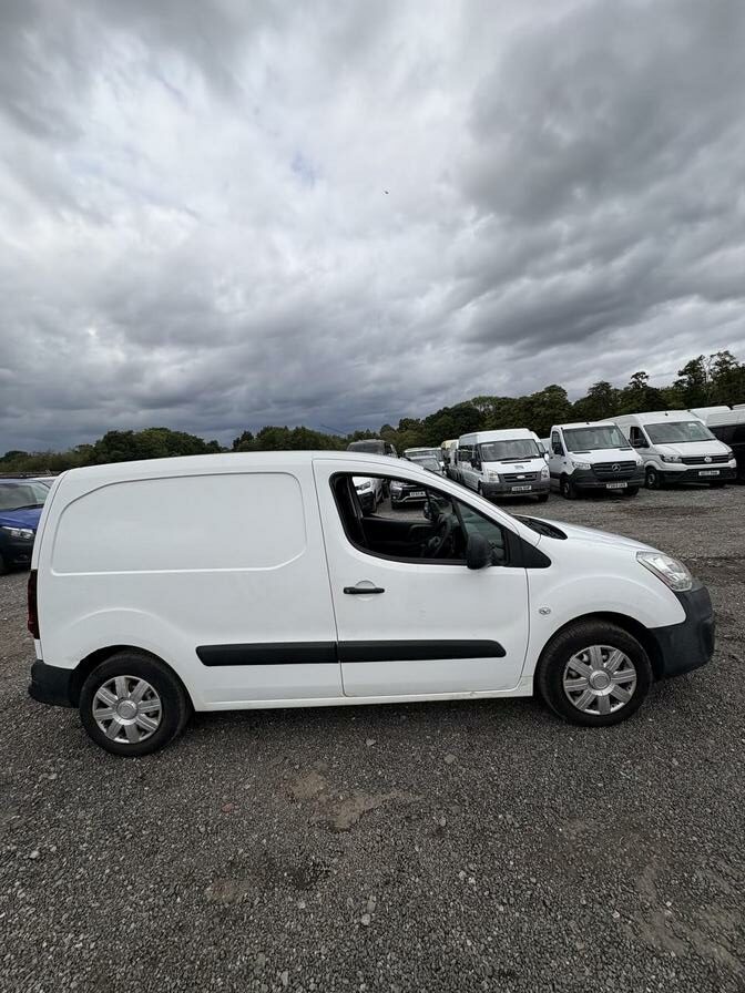 2017 Peugeot Partner – Model: Partner SE L1 Blue HDi – YL17LSY