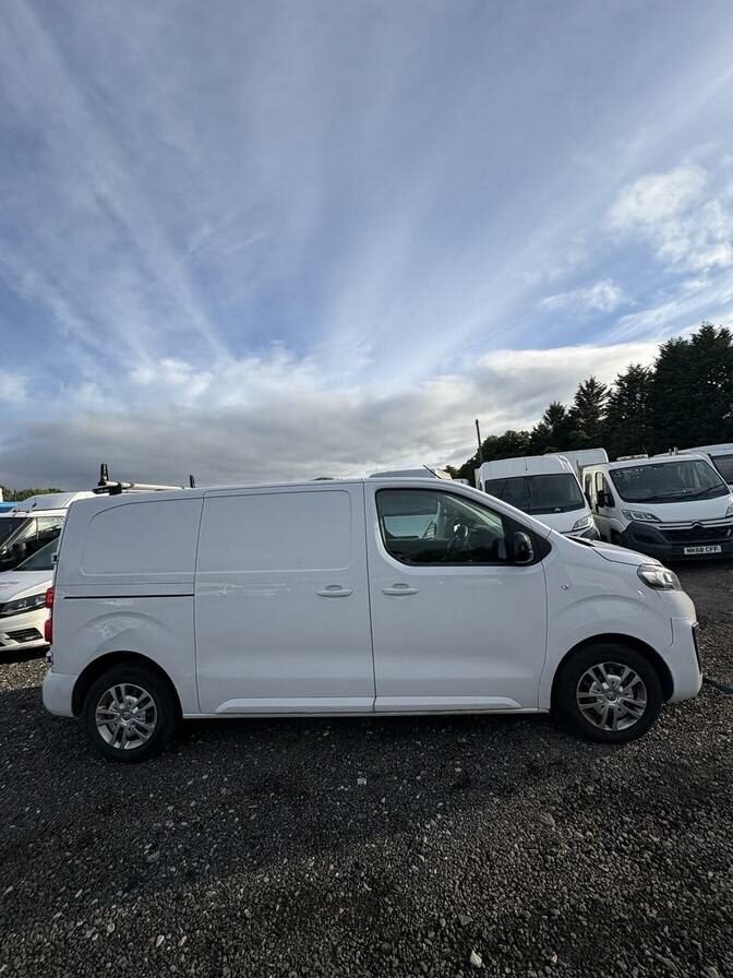 2022 Vauxhall Vivaro – Model: Vivaro F2700 Sportive S/S – YE72XVW