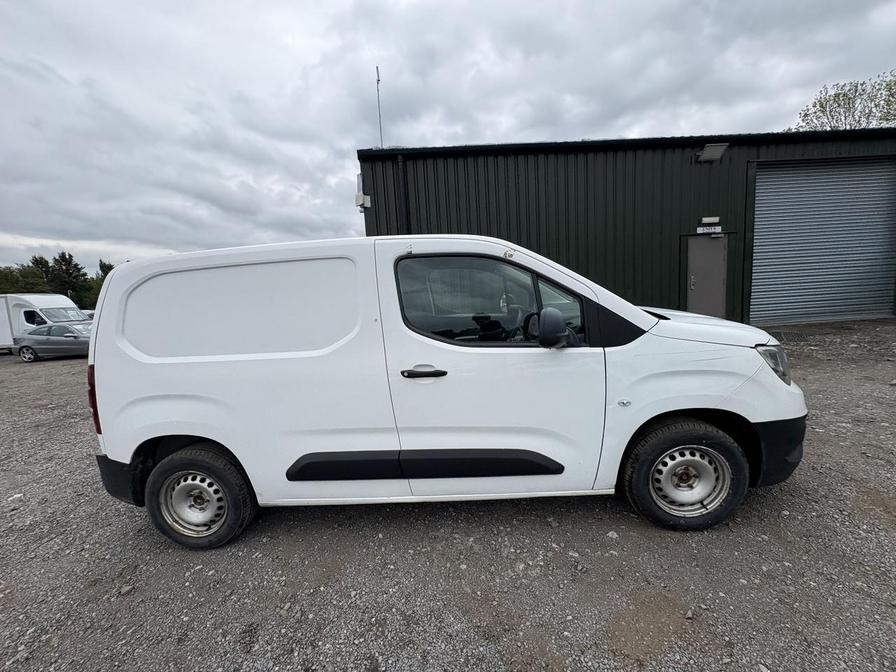 2019 Vauxhall Combo – Model: Combo 2000 Edition TD S/S – BK69BEJ