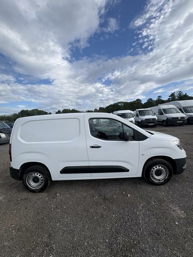 2021 Vauxhall Combo – Model: Combo 2000 Edition – WP71MFZ