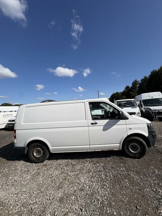 2015 Volkswagen Transporter – Model: Transporter T32 Startline TDI BlueMotion Technology 4Motion – MF65VBT