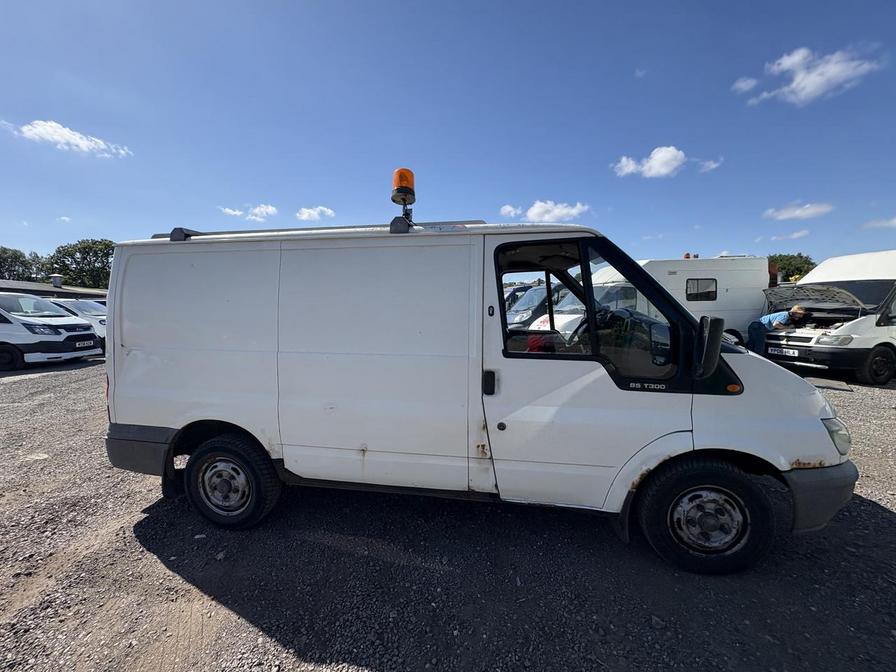 2004 Ford Transit – Model: Transit 300 SWB TD – LD04HJU