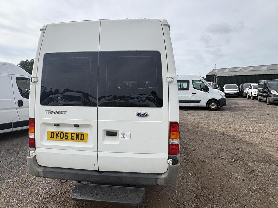 2006 Ford Transit – Model: Transit Minibus – DY06EWD