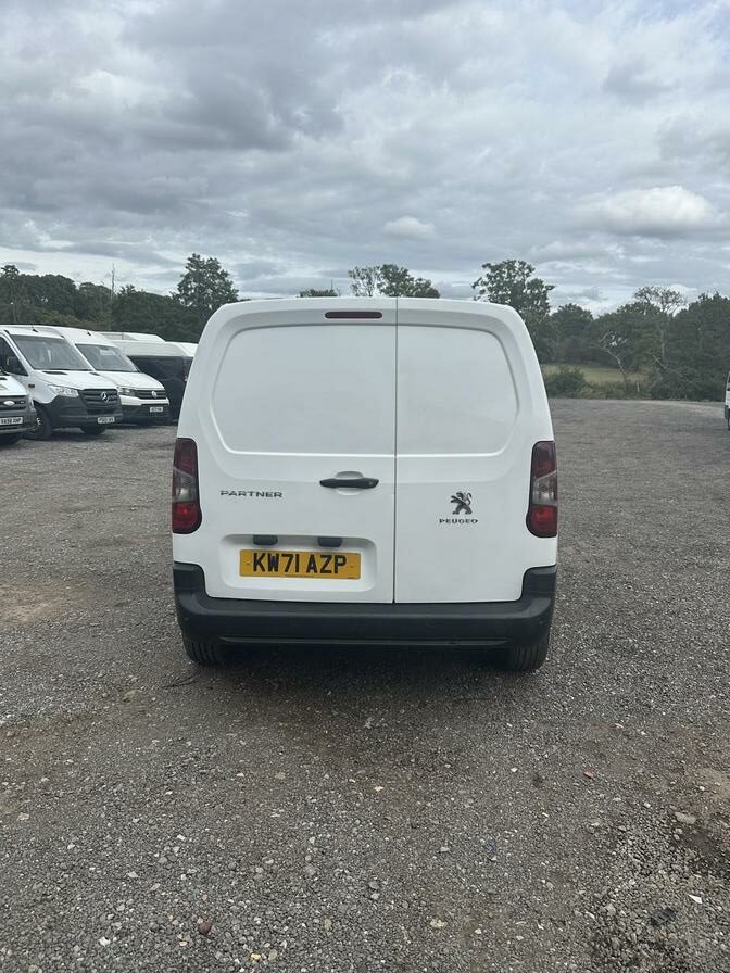 2022 Peugeot Partner – Model: Partner S Premium Blue HDi – KW71AZP