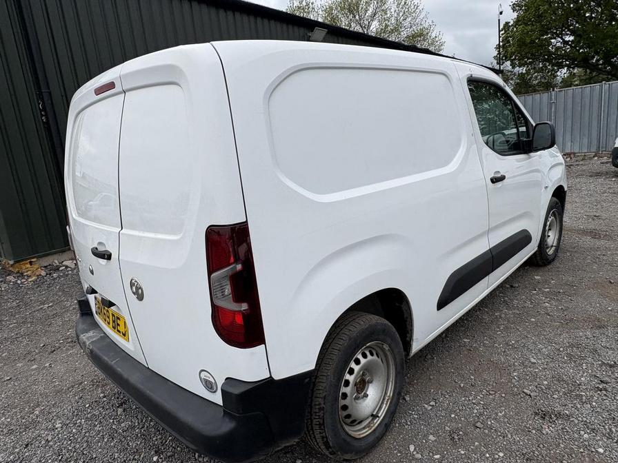 2019 Vauxhall Combo – Model: Combo 2000 Edition TD S/S – BK69BEJ