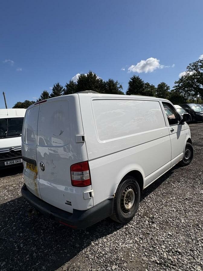 2015 Volkswagen Transporter – Model: Transporter T32 Startline TDI BlueMotion Technology 4Motion – MF65VBT