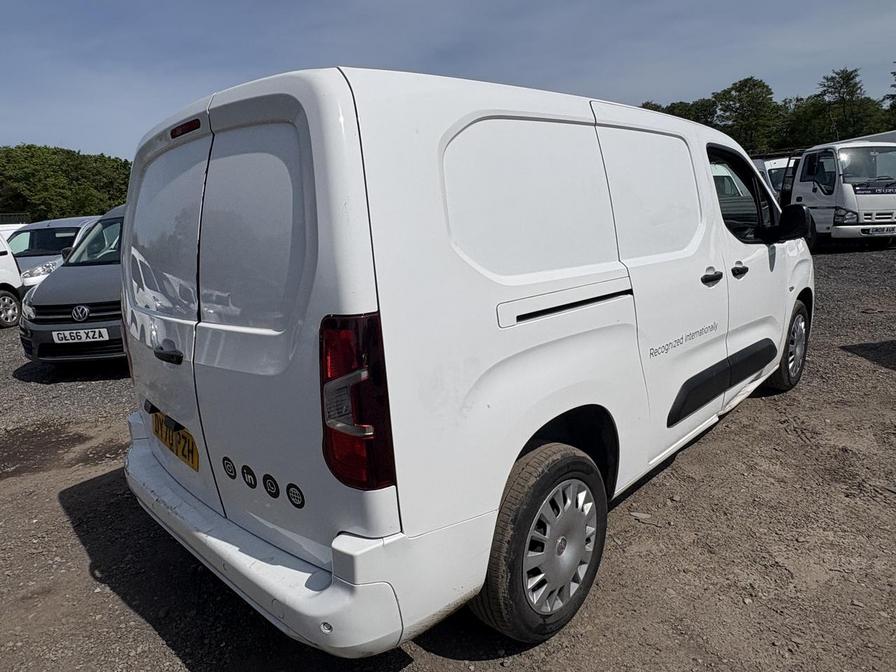 2020 Vauxhall Combo – Model: Combo 2300 Sportive TD S/S – DY70PZH
