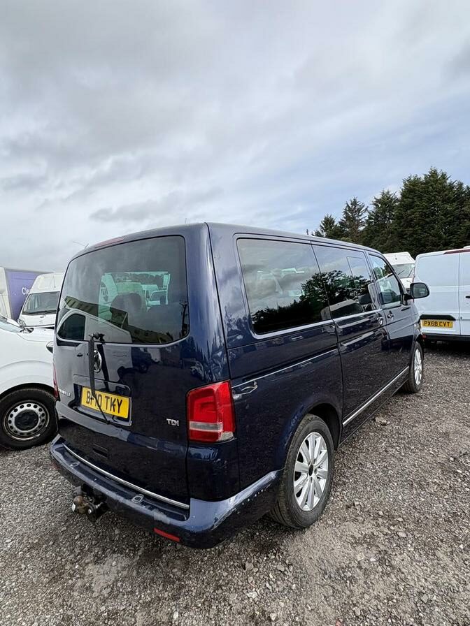 2010 Volkswagen Caravelle – Model: Caravelle Executive TDI 180 – BF10TKY