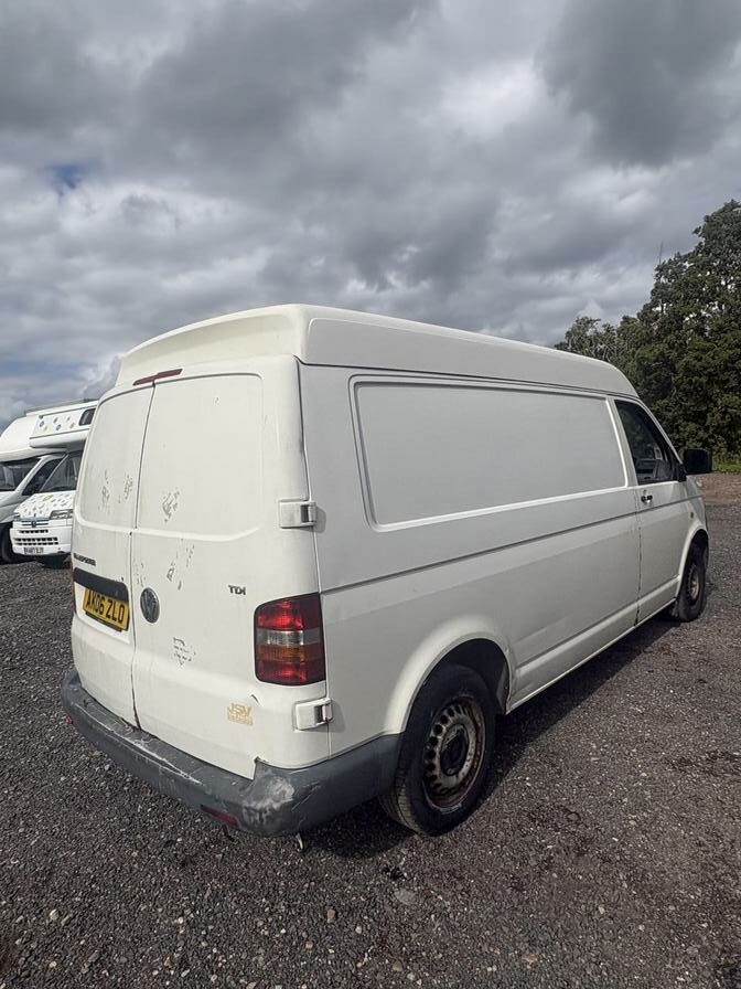 2006 Volkswagen Transporter – Model: Transporter T30 104 TDI LWB – AK06ZLO