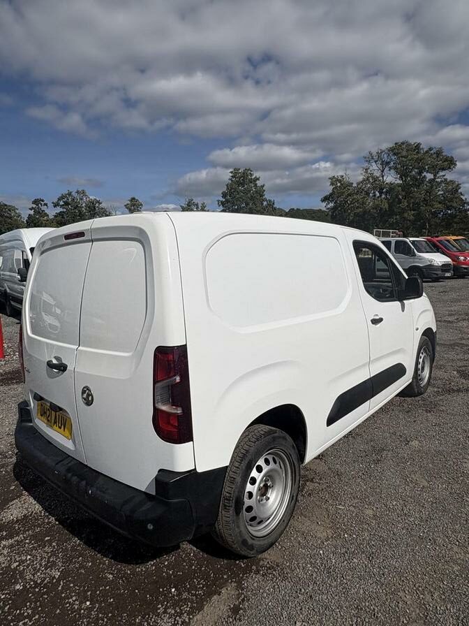 2021 Vauxhall Combo – Model: Combo 2300 Dynamic TD – DH21AUV