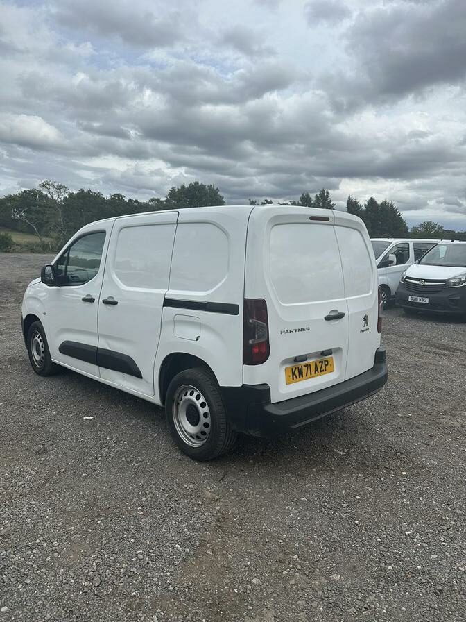 2022 Peugeot Partner – Model: Partner S Premium Blue HDi – KW71AZP