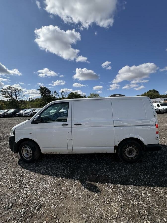 2015 Volkswagen Transporter – Model: Transporter T32 Startline TDI BlueMotion Technology 4Motion – MF65VBT