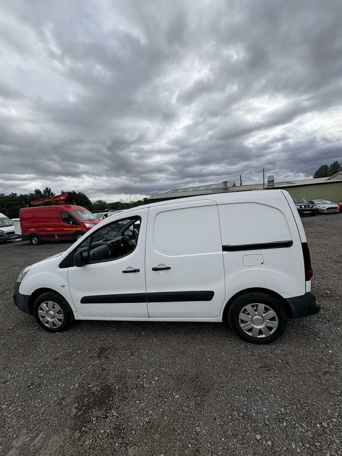 2017 Peugeot Partner – Model: Partner SE L1 Blue HDi – YL17LSY
