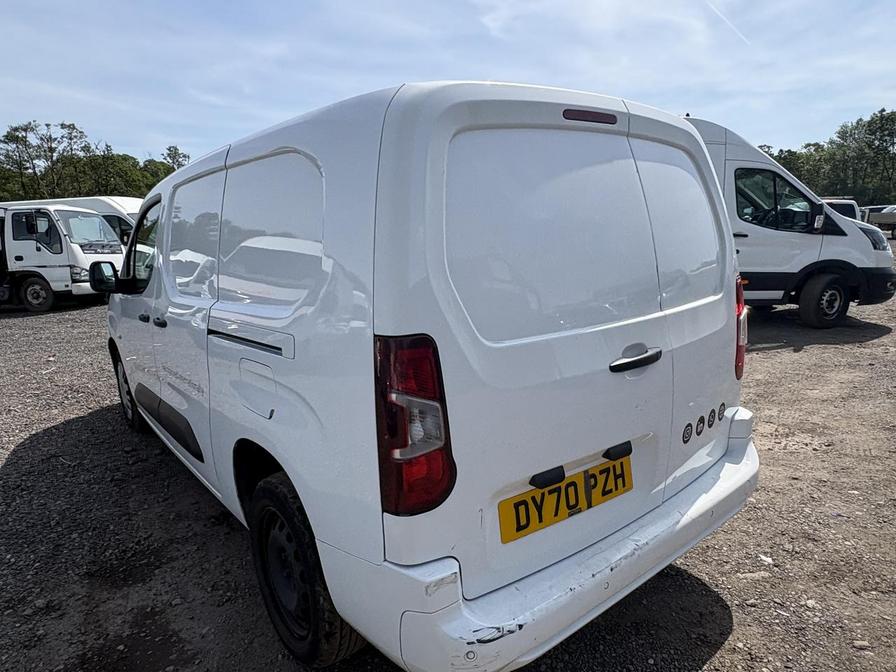 2020 Vauxhall Combo – Model: Combo 2300 Sportive TD S/S – DY70PZH